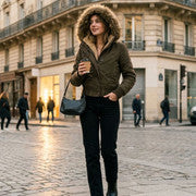 Bomber Aspen porté dans Paris